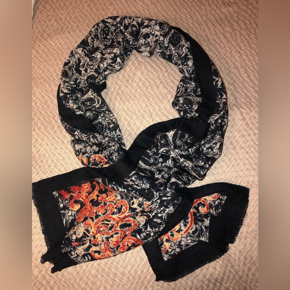SCARF by Dominique Mortine